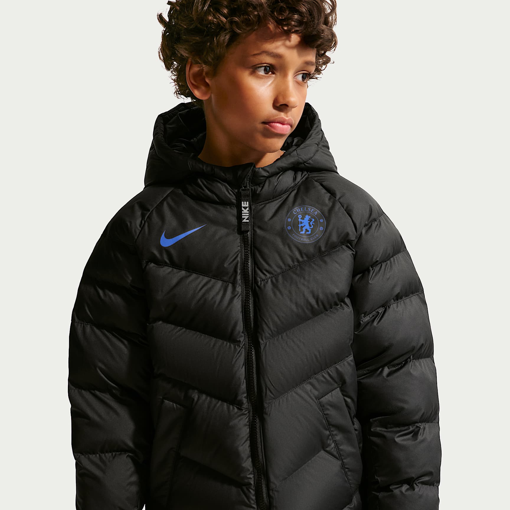 Chelsea FC Nike Sentetik Dolgulu Kapüşonlu Genç Çocuk Futbol